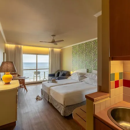 بيستانا باي أوشن أبارتهوتل 4* فونشال