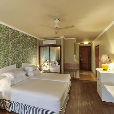 بيستانا باي أوشن أبارتهوتل 4* فونشال