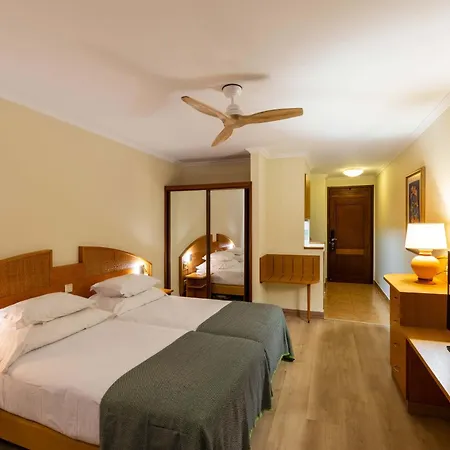بيستانا باي أوشن أبارتهوتل 4* فونشال