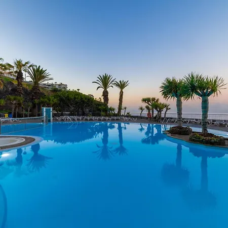 بيستانا باي أوشن أبارتهوتل 4* فونشال